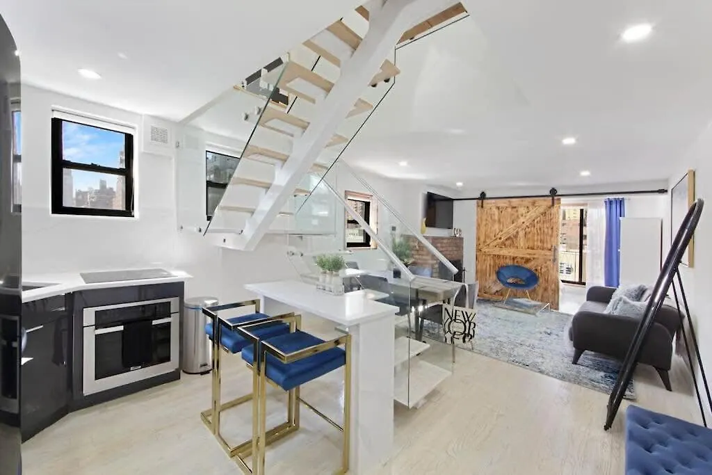 75-5C 3Br Luxury Duplex Brand New W&D Elevator location